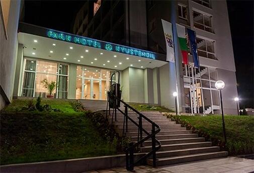 НОВА ГОДИНА в ПАРК ХОТЕЛ КЮСТЕНДИЛ: Пакет от 3 нощувки със закуски + 3 ВЕЧЕРИ, вкл. ПРАЗНИЧНА НОВОГОДИШНА ВЕЧЕРЯ с ПРОГРАМА + СПА на цена от 407 лв. на Човек