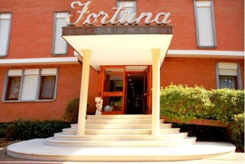 ТОСКАНА,  САМОЛЕТЕН БИЛЕТ + 7 нощувки със закуски и ВЕЧЕРИ с напитки в хотел Fortuna Resort 4* Superior САМО за 927 лв. на ЧОВЕК!