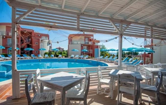 Цяло лято в Царево, Арапя дел Сол: Нощувка на база All Inclusive в Двойна стая (Вила) на цени от 40 лв. на Човек + Басейн