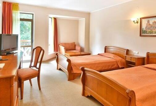 Ранни Записвания НОВА ГОДИНА в Хотел Estreya Residence 4*, СВ. СВ. КОНСТАНТИН И ЕЛЕНА: 3 нощувки в двойна стая на база All Inclusive + ГАЛА ВЕЧЕРЯ по авторско 5-степенно МЕНЮ само за 441 лв.