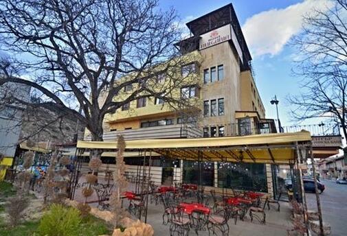 Релакс в ХОТЕЛ БЪЛГАРИЯ, Велинград!  2 нощувки със Закуски и Вечери + СПА само за 90 лв. на Човек