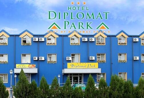 Семейна Почивка и Празници в Дипломат Парк 3*, Луковит! 66 лв. за ДВАМА: Нощувка + Закуска + Дете до 6 год. БЕЗПЛАТНО + СПА ПАКЕТ или Нощувка със Закуска и Вечеря за 90 лв.!