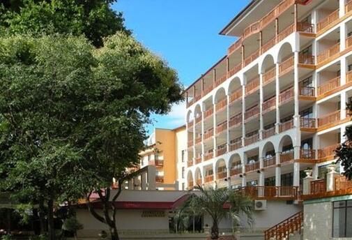 Ранни Записвания НОВА ГОДИНА в Хотел Estreya Residence 4*, СВ. СВ. КОНСТАНТИН И ЕЛЕНА: 3 нощувки в двойна стая на база All Inclusive + ГАЛА ВЕЧЕРЯ по авторско 5-степенно МЕНЮ само за 441 лв.