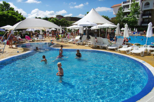 ЛЮБИМ ХОТЕЛ в СИНЕМОРЕЦ, БЕЛА ВИСТА 4*: Нощувка на база ALL INCLUSIVE само за 48 лв. на ден на ЧОВЕК + БАСЕЙН + Дете до 11.99 год. БЕЗПЛАТНО