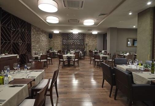 СПА УИКЕНД в луксозния BELCHIN GARDEN 4*: Две Нощувки със закуски +  Комплименти + Wellness пакет на цена от 168 лв. на Човек!
