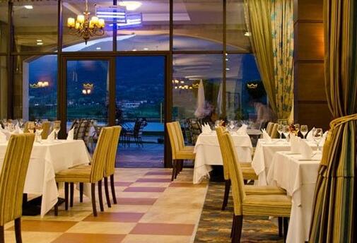 Зима в RIU PRAVETS RESORT 4*: Нощувка със закуска и ВЕЧЕРЯ + Специални комплименти за всеки гост на цена от 159 лв. за ДВАМА +  ДЕТЕ до 9.99 г. БЕЗПЛАТНО + Wellness пакет!
