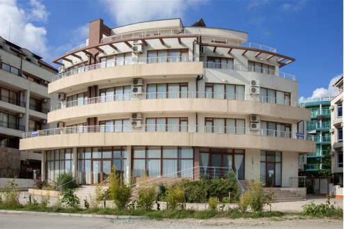 LAST MINUTE в ПРИМОРСКО, хотел Перла Плая: Нощувка на база All Inclusive за 59 лв. на Човек + БАСЕЙН + Чадър и ШЕЗЛОНГ