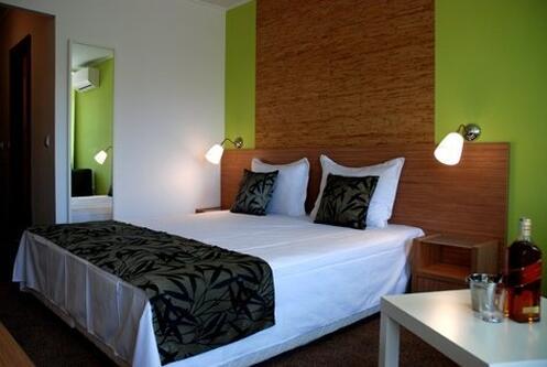 Делничен отдих в Хисаря, Семеен хотел Грийн 3*: 2 Нощувки със закуска + Релакс център за 150 лв. за Двама + Басейн!