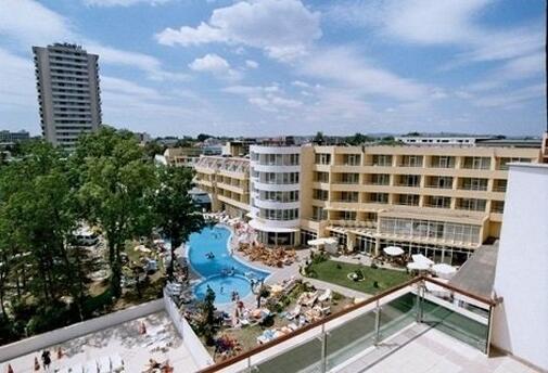 ЛЯТО в Слънчев Бряг, Клуб хотел Сън Палас 4*: Нощувка на база All Inclusive за 43 лв. на Човек + Дете до 12.99 год. БЕЗПЛАТНО + БАСЕЙН