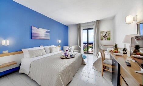 Athena Resort 4*