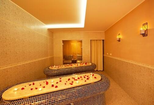 УИКЕНД в ХИСАРЯ, САНА СПА ХОТЕЛ 4*: Нощувка със закуска + WELLNESS пакет на цена от 97 лв. за ДВАМА + ДЕТЕ до 11.99 г. БЕЗПЛАТНО!