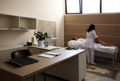 БАЛНЕОЛЕЧЕНИЕ в ''Sevtopolis Balneo & SPA'', Павел Баня! 5 нощувки със Закуски и Вечери + БЕЗПЛАТЕН лекарски преглед + 16 лечебни процедури + МИНЕРАЛЕН басейн + СПА за 660 лв. на Човек