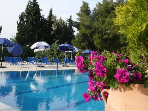 ГЪРЦИЯ 2020, Халкидики, BOMO Kassandra Mare Hotel 4* на брега на морето: нощувка със Закуска и Вечеря в двойна Стандартна стая - 125 лв. За Двама + Дете до 11.99 год. + Безплатни чадъри и шезлонги на плажа!