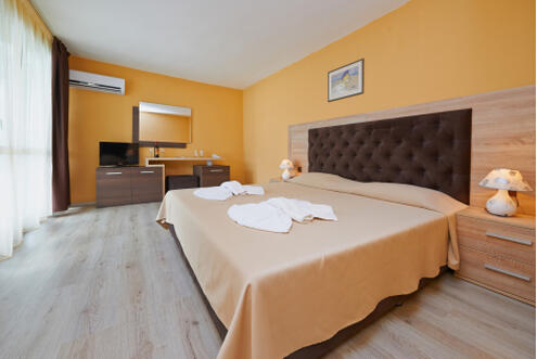 ПОМОРИЕ, Интерхотел Поморие 4*: Нощувка на база All Inclusive за 46 лв. на Човек + БАСЕЙН + Чадър и ШЕЗЛОНГ