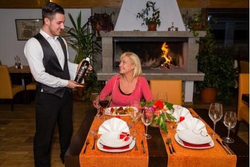 ПРОЛЕТ в полите на ПИРИН, ХОТЕЛ Балканско Бижу 4*! Нощувка в Студио за 28 лв, Нощувка със Закуска за 37 лв. или със Закуска и Вечеря за 58 лв. + Басейн и Сауна парк