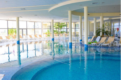 Златни пясъци, Парк хотел Голдън Бийч 4*: Нощувка на база All Inclusive на цени от 44 лв. на Човек + АНИМАЦИЯ + чадър и шезлонг на плаж Ролба + БАСЕЙН, Чадър и ШЕЗЛОНГ