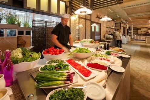Цяло Лято в Обзор, хотел Казабланка 4* Нощувка на база All Inclusive за 43 лв. на Човек + БАСЕЙН + Чадър и ШЕЗЛОНГ
