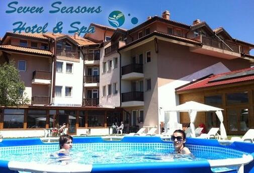 Спа в БАНЯ, Seven Season Hotel: САМО 35 лв. за Нощувка със Закуска или Нощувка със Закуска и ВЕЧЕРЯ за 42 лв. + Вътрешен и Външен Минерален БАСЕЙН и Сауна!