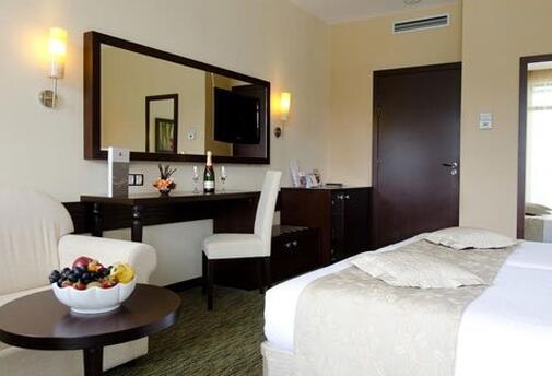 Зима в RIU PRAVETS RESORT 4*: Нощувка със закуска и ВЕЧЕРЯ + Специални комплименти за всеки гост на цена от 159 лв. за ДВАМА +  ДЕТЕ до 9.99 г. БЕЗПЛАТНО + Wellness пакет!