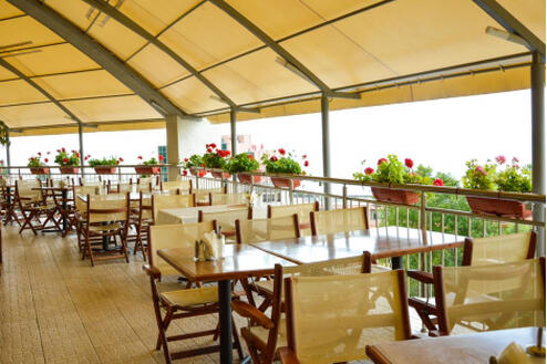 Златни пясъци, Парк хотел Голдън Бийч 4*: Нощувка на база All Inclusive на цени от 44 лв. на Човек + АНИМАЦИЯ + чадър и шезлонг на плаж Ролба + БАСЕЙН, Чадър и ШЕЗЛОНГ