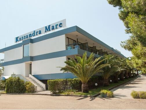 ГЪРЦИЯ 2020, Халкидики, BOMO Kassandra Mare Hotel 4* на брега на морето: нощувка със Закуска и Вечеря в двойна Стандартна стая - 125 лв. За Двама + Дете до 11.99 год. + Безплатни чадъри и шезлонги на плажа!