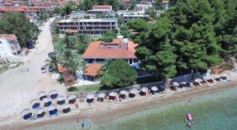 ЛЯТО 2020 на Халкидики! Хотел PORTO MATINA 3*: нощувка със Закуска и ВЕЧЕРЯ в студио за 111 лв. за ДВАМА + Дете до 5.99 г БЕЗПЛАТНО!