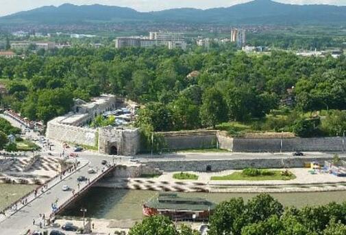 25.01 Фестивал на Пеглената колбасица в Пирот:  1 нощувка + празнична вечеря на 25.01  с богато меню, неограничени напитки и жива музика в Хотел по избор само за 95 лева на ЧОВЕК!