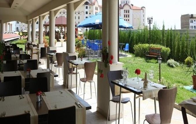 Цяло Лято в Обзор, хотел Казабланка 4* Нощувка на база All Inclusive за 43 лв. на Човек + БАСЕЙН + Чадър и ШЕЗЛОНГ