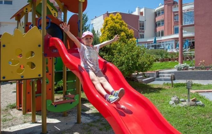Цяло лято в Царево, Арапя дел Сол: Нощувка на база All Inclusive в Двойна стая (Вила) на цени от 38 лв. на Човек + Басейн