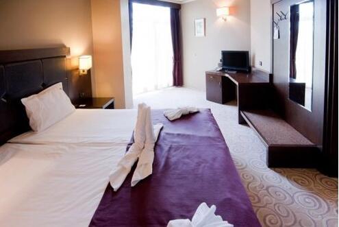 СПА Релакс в Хисаря, хотел Хисар 4*: Нощувка със закуска + Басейн и СПА център за 139 лв. за ДВАМА