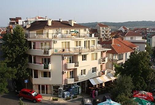 ХИТ ОФЕРТА! СОЗОПОЛ, HOTEL VIAMAR BEACH, на първа линия: Нощувка на цени от 20 лв. на ЧОВЕК