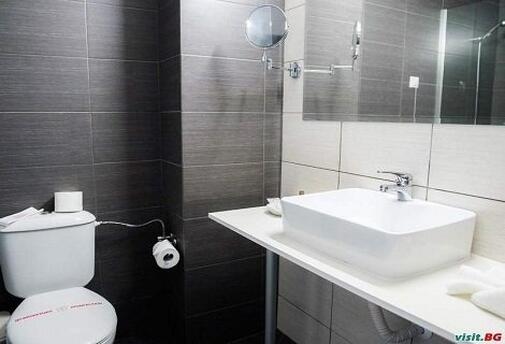 ЛЯТО в Слънчев Бряг, Клуб хотел Сън Палас 4*: Нощувка на база All Inclusive за 43 лв. на Човек + Дете до 12.99 год. БЕЗПЛАТНО + БАСЕЙН