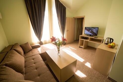 Нова Година в БАНЯ, Seven Season Hotel & SPA: 3 Нощувки със закуски и Вечери, вкл. Новогодишна вечеря за 330 лв. на Човек + Минерален БАСЕЙН и Спа-Пакет