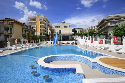 НОВО, СВЕТИ ВЛАС, Хотел Corona 3*: 1 Нощувка ALL INCLUSIVE само за 46 лв. на ЧОВЕК + БАСЕЙН с водна пързалка + Дете до 12.99 г. БЕЗПЛАТНО