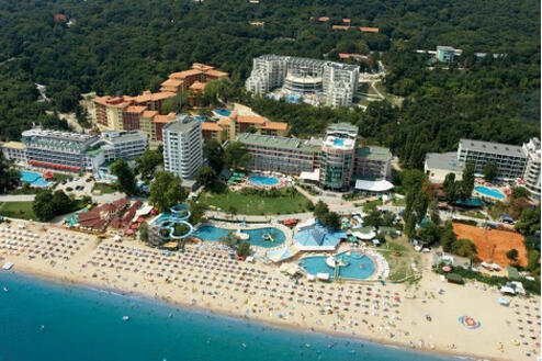 Златни пясъци, Парк хотел Голдън Бийч 4*: Нощувка на база All Inclusive на цени от 44 лв. на Човек + АНИМАЦИЯ + чадър и шезлонг на плаж Ролба + БАСЕЙН, Чадър и ШЕЗЛОНГ