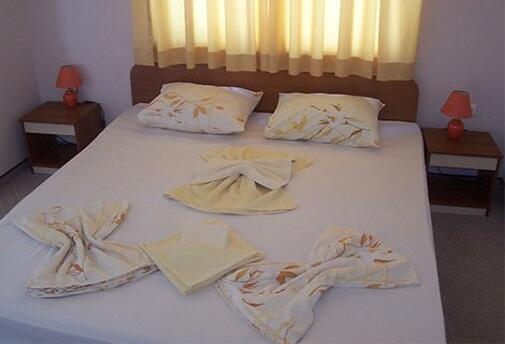 ХИТ ОФЕРТА! СОЗОПОЛ, HOTEL VIAMAR BEACH, на първа линия: Нощувка на цени от 20 лв. на ЧОВЕК