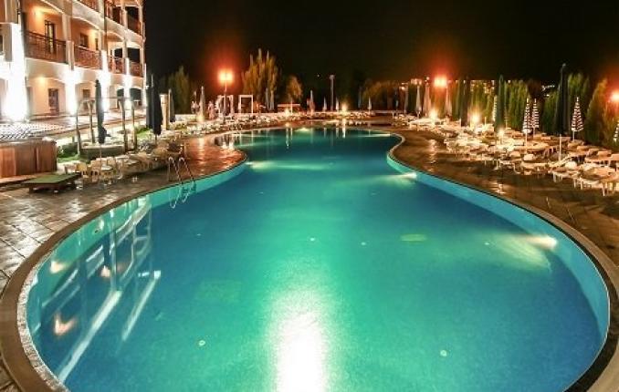 Цяло Лято в Обзор, хотел Казабланка 4* Нощувка на база All Inclusive за 43 лв. на Човек + БАСЕЙН + Чадър и ШЕЗЛОНГ