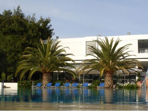 ГЪРЦИЯ 2020, Халкидики, BOMO Kassandra Mare Hotel 4* на брега на морето: нощувка със Закуска и Вечеря в двойна Стандартна стая - 125 лв. За Двама + Дете до 11.99 год. + Безплатни чадъри и шезлонги на плажа!