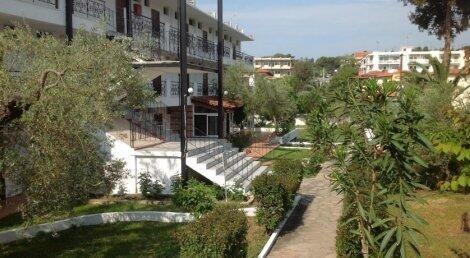 ЛЯТО 2020 на Халкидики! Хотел PORTO MATINA 3*: нощувка със Закуска и ВЕЧЕРЯ в студио за 111 лв. за ДВАМА + Дете до 5.99 г БЕЗПЛАТНО!