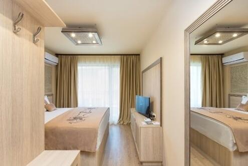 ЛУКС в ЗЛАТНИ ПЯСЪЦИ, Хотел ARGISHT PARTEZ 4*, на 150 метра от плажа: Нощувка на база All Inclusive за 80 лв. + Анимация + Дете до 11.99 год. БЕЗПЛАТНО