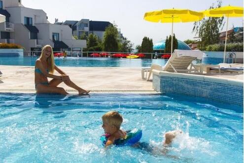 НА МОРЕ в Свети ВЛАС, хотел Синева Парк на брега 4: Нощувка на база All Inclusive за 47 лв. на Човек + БАСЕЙН