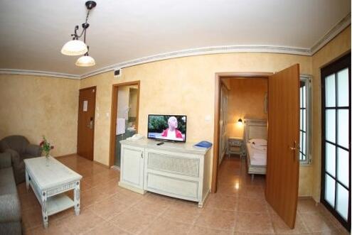 РАННИ ЗАПИСВАНИЯ за Лято 2021 в хотел HOLIDAY VILLAGE 4*, ДЮНИ: Нощувка на база ALL INCLUSIVE на цена от 77.40 лв. на ЧОВЕК!