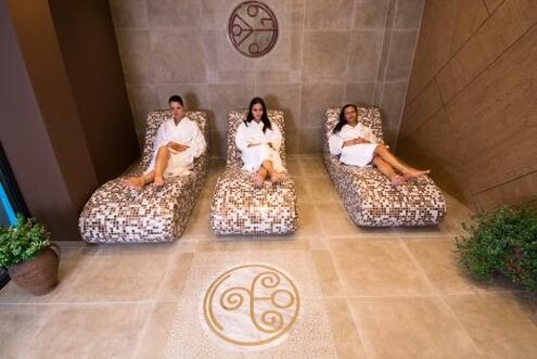 БАЛНЕОЛЕЧЕНИЕ в ''Sevtopolis Balneo & SPA'', Павел Баня! 5 нощувки със Закуски и Вечери + БЕЗПЛАТЕН лекарски преглед + 16 лечебни процедури + МИНЕРАЛЕН басейн + СПА за 660 лв. на Човек