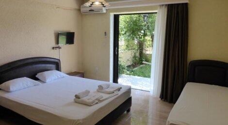 ЛЯТО 2020 на Халкидики! Хотел PORTO MATINA 3*: нощувка със Закуска и ВЕЧЕРЯ в студио за 111 лв. за ДВАМА + Дете до 5.99 г БЕЗПЛАТНО!