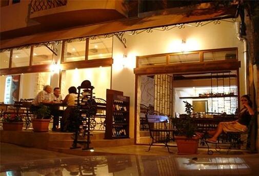 ХИТ ОФЕРТА! СОЗОПОЛ, HOTEL VIAMAR BEACH, на първа линия: Нощувка на цени от 20 лв. на ЧОВЕК