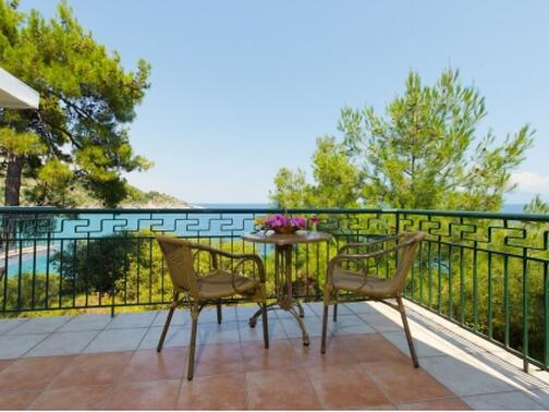 ПЕТЗВЕЗДНО ЛЯТО в КАВАЛА! HOTEL BOMO TOSCA BEACH 4*: нощувка на база ULTRA ALL INCLUSIVE + Чадъри и шезлонги на плажа за 198 лв. За Двама + Дете до 11.99 г.!