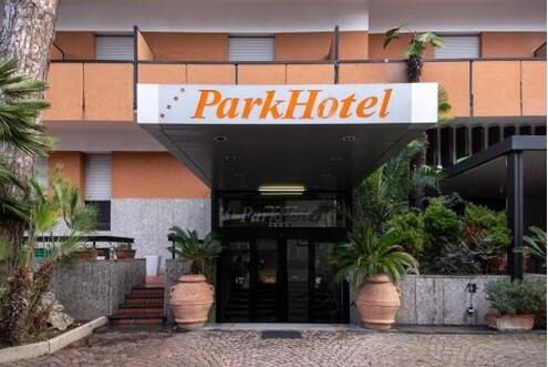 Мечтана Италия за 909 лв.! РИМИНИ, PARK HOTEL 4*: ЧАРТЪРЕН полет + 7 нощувки, закуски и вечери с напитки + Обиколка на Римини + Полудневна екскурзия на Лорето и Анкона