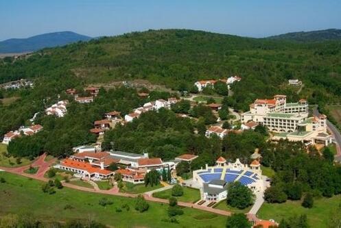 РАННИ ЗАПИСВАНИЯ за Лято 2021 в хотел HOLIDAY VILLAGE 4*, ДЮНИ: Нощувка на база ALL INCLUSIVE на цена от 77.40 лв. на ЧОВЕК!