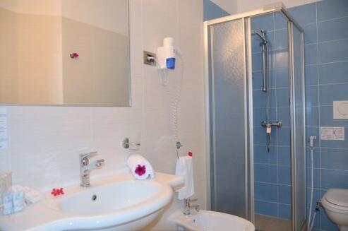Почивка в ИТАЛИЯ, ПУЛИЯ, в DANAIDE RESORT 4*! Чартърен полет със самолет + 7 нощувки + закуски и ВЕЧЕРИ с включени напитки на ЧОВЕК в двойна стая на цени от 1060 лв.