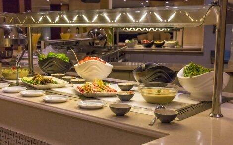 ПЕРЛИТЕ на Египет 2021 г.! Чартърен Полет + 1 нощувка в КАЙРО в хотел Мövenpick Hotel & Сasino Сairo – Мedia City 5* + 6 нощувки ALL INCLUSIVE в Samra Bay Resort 4* Premium + Екскурзия до Кайро и Пирамидите с включен обяд и входна такса за 1000 лв.